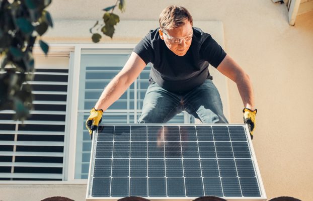 Wat doen zonnepanelen met je woningverzekering?
